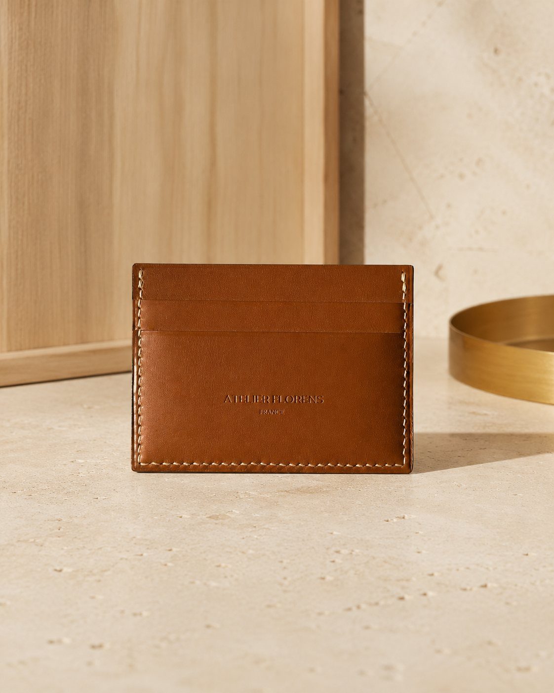 Collection L'Île — porte-cartes en cuir marron — Atelier Florens Genève