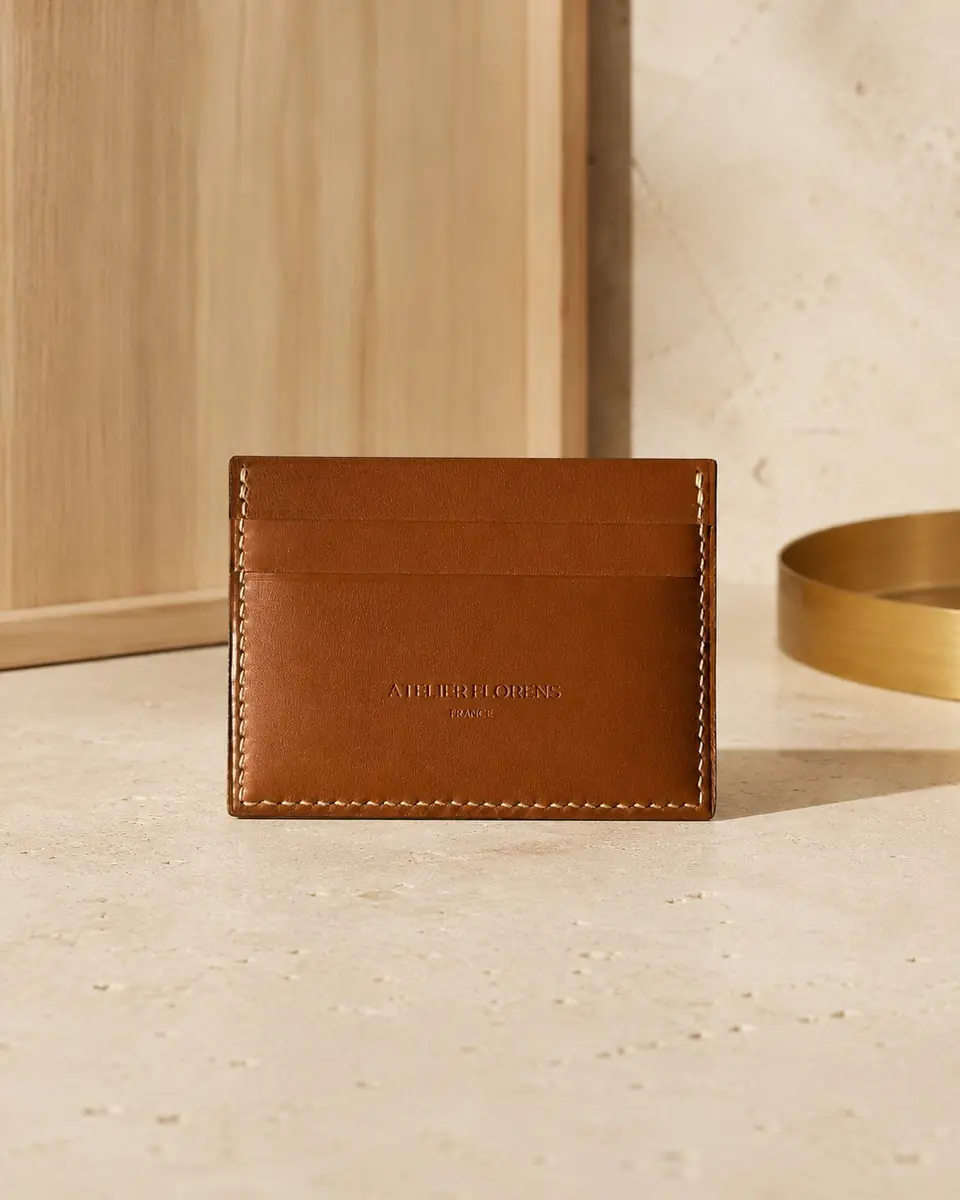 Collection L'Île — porte-cartes en cuir marron — Atelier Florens Genève