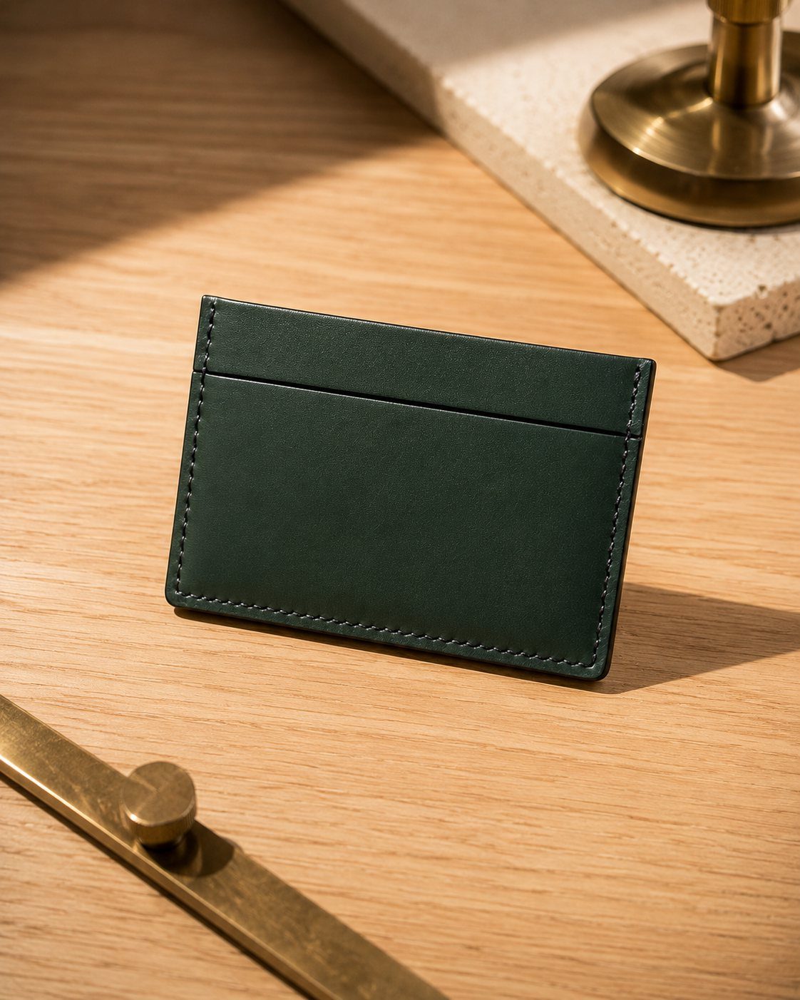 Emplacements pour cartes du porte-cartes rive compact en cuir vert foncé