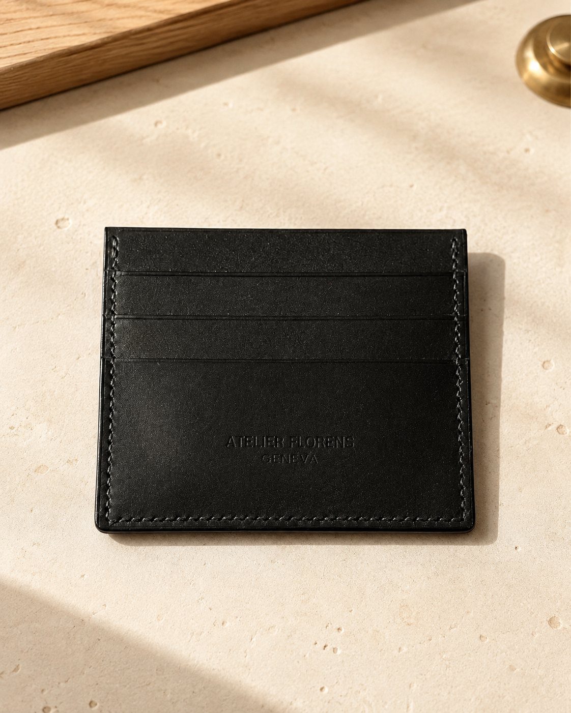 Emplacements pour cartes du porte-cartes rive grand modèle en cuir noir
